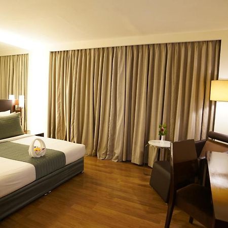 St Laurn Koregaon Park Pune Exterior foto