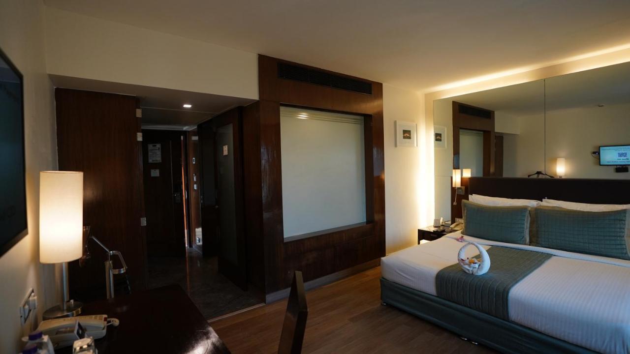 St Laurn Koregaon Park Pune Exterior foto