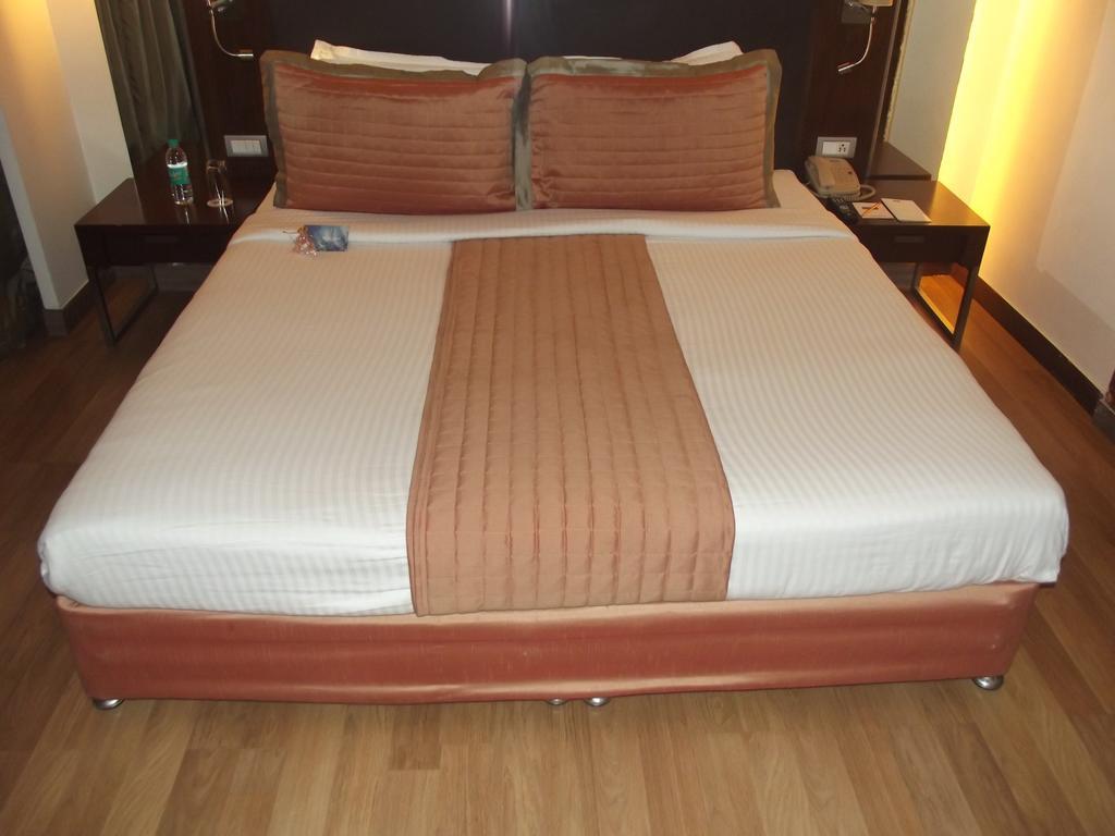 St Laurn Koregaon Park Pune Exterior foto