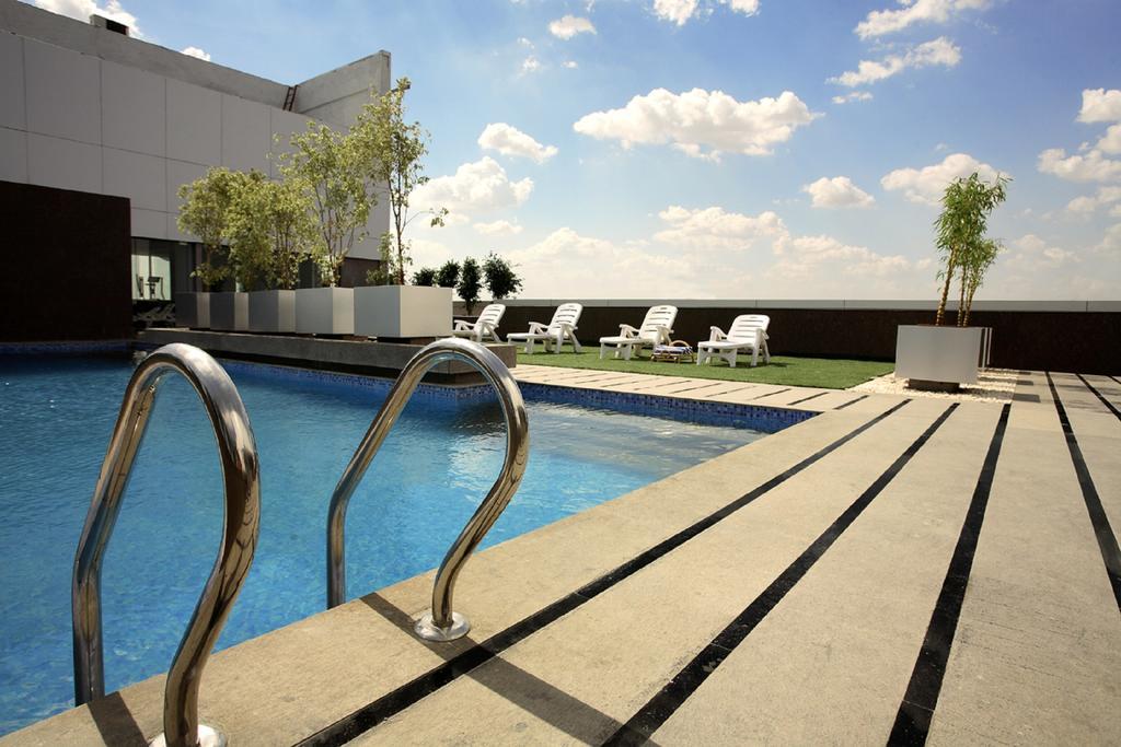 St Laurn Koregaon Park Pune Exterior foto